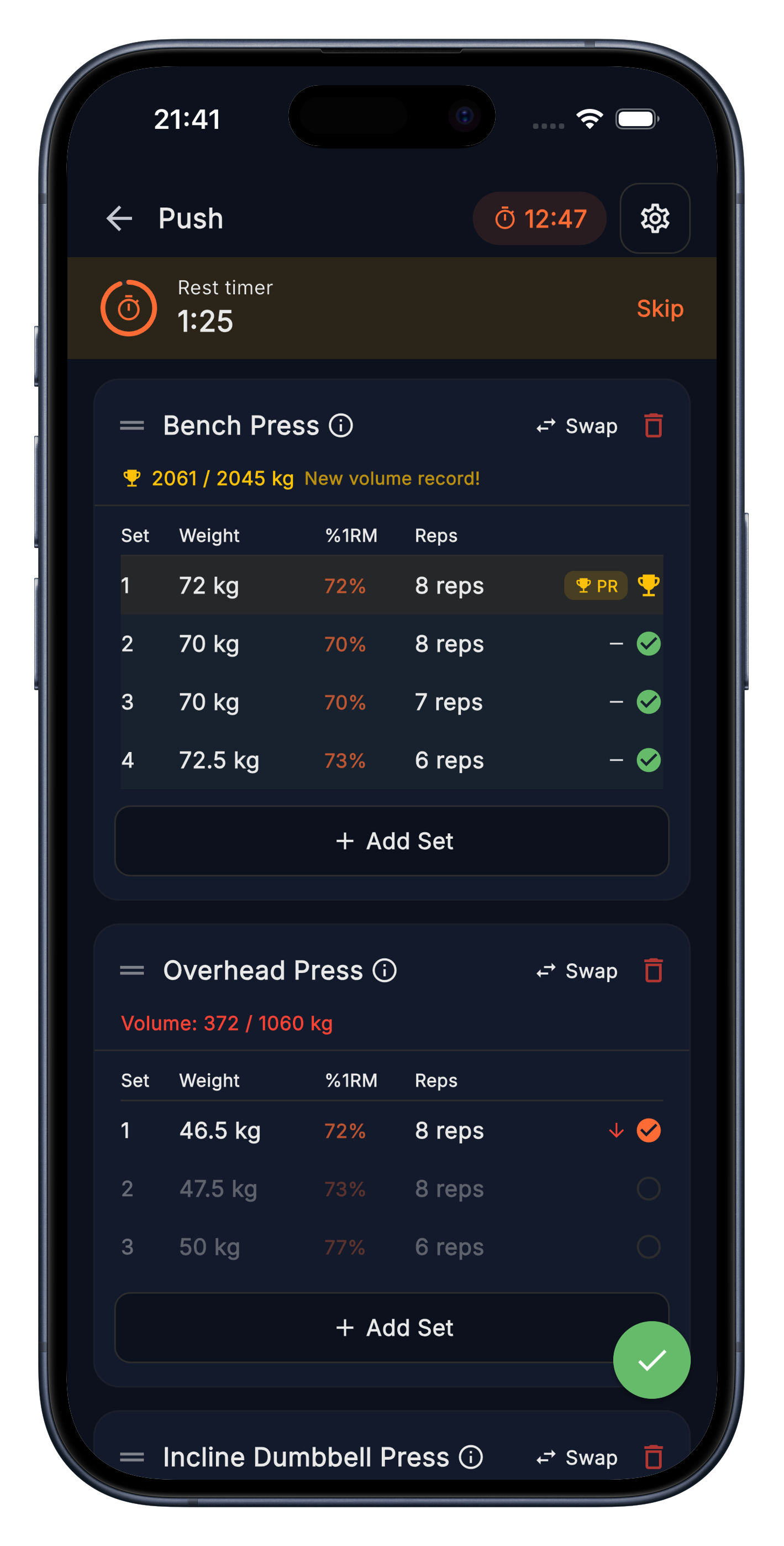 Live workout view: rest timer, logged sets, autofilled weights.